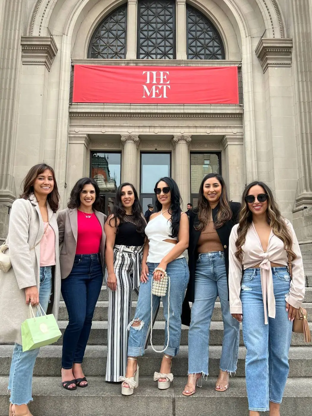 NYC Budget Gossip Girl Tour – 90 Min — Gossip Girl Tours NYC photo 4
