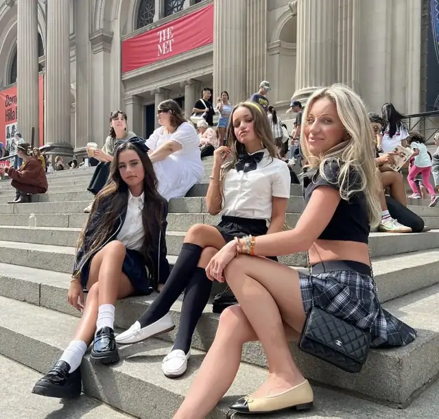 NYC Grand Gossip Girl Tour – 2 Hours — Gossip Girl Tours NYC